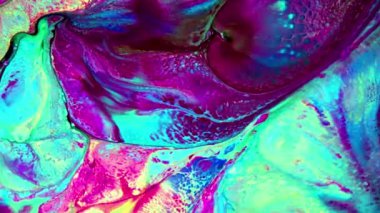 Psikedelik renkli renkli resimlerle soyut bir arkaplan. Sıvı boyanın hareket edip yavaşça kaymasıyla organik etki. Dönüyor ve yayılıyor.
