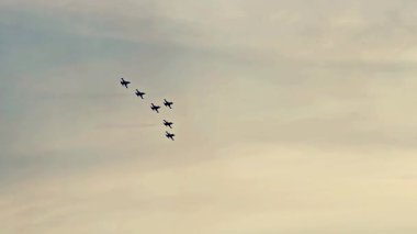 29 Ekim 2024 'te İzmir Cumhuriyet Günü' nde gösteri yapan Türk Yıldızları Hava Akrobatik Uçak Takımı.