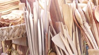 Ahşap Kaşıklar ve Diğer Utensiller İçin Ev Mutfağı.