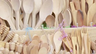 Ahşap Kaşıklar ve Diğer Utensiller İçin Ev Mutfağı.