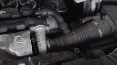 Motor Motor Kaputu 'nun Kaydırma Fotoğrafı.