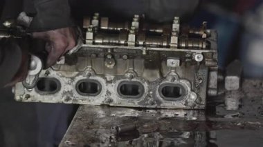 Vanayı Değiştirme ve Temizleme Contası. İçten Yanma Motorunun Silindir Başı.