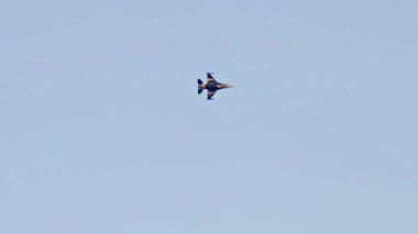 İzmir, Türkiye 9 Eylül 2024: Türk Hava Kuvvetleri Solosu Aerobik Hava Gösterisi Görüntüleri.
