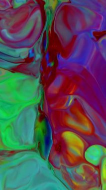 Bu dikey stok video, yüzeye yavaş çekimde yayılan koyu renkli sıvı boya karışımının aşırı yakın çekim görüntülerini içeriyor.. 