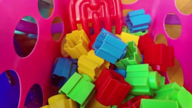 Sepet Görüntülerindeki Renkli Plastik Çocuklar Oyuncakları.