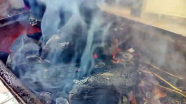 Bir Barbekü Görüntüsünde Yanan Kömür 'den Duman.