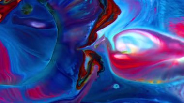 Sıvı boyaların akışkanlığıyla oluşan bu desenler renklerin karışması ve renklerin dansıyla oluşan büyüleyici harmoni ve dinamik hareketi gözler önüne seriyor. Yaratıcılığın keşfi ve renklerin sonsuz dönüşümü için görsel ziyafet. 