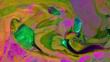 Eğer video günlüklerinize, TV şovlarınıza, belgesellerinize, reklamlarınıza ve filmlerinize eklemek için renkli bir doku tasarımı arısı arıyorsanız, bu stok videosu sizin için ideal bir seçimdir.. 