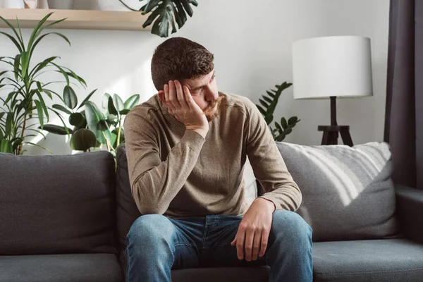 Hombre Infeliz Que Sufre Pensamientos Negativos Tener Estado Ánimo Depresivo — Foto de Stock