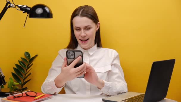 Portrait Happy Successful Employee Woman 20S White Shirt Sit Work — стоковое видео