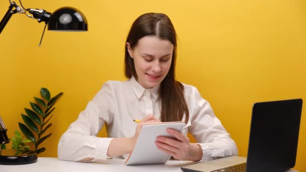 Portrait Smart Successful Employee Business European Woman 20S White Shirt — стоковое видео