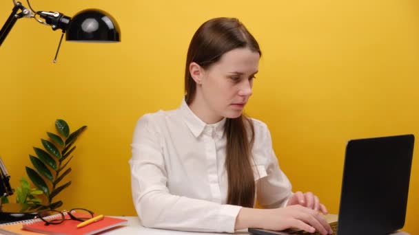 Upset Female Having Carpal Tunnel Syndrome Because Active Long Term — Vídeo de Stock
