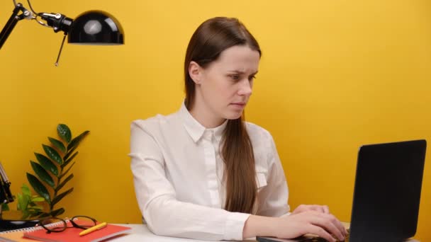 Stressed Young Woman Working Laptop Touching Head Having Problem Workplace — Wideo stockowe