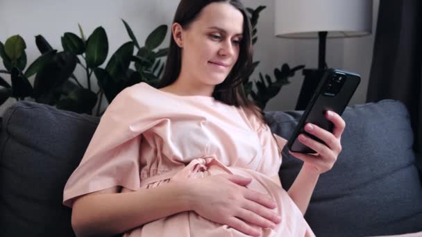 Selective Focus Pregnant Woman Using Mobile Phone Sit Couch Home — Vídeo de Stock