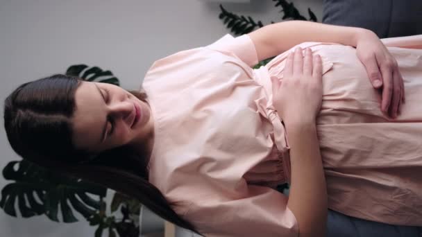 Vertical Video Cute Smiling Dreamy Young Caucasian Mom Dress Posing — Αρχείο Βίντεο