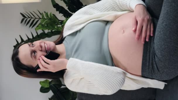 Vertical Shot Happy Young Pretty Pregnant Woman Big Belly Relaxing — ストック動画