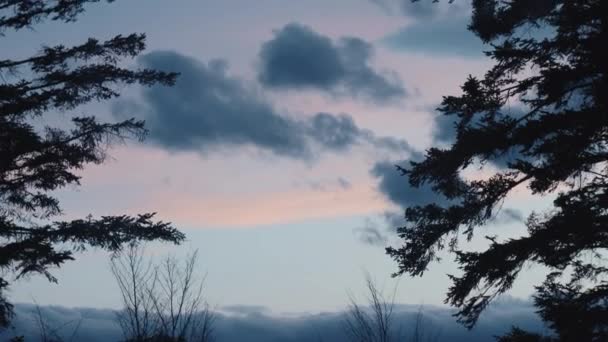 Пейзаж Заката Заката Горах Весной Осенью Величественное Голубое Небо Облака — стоковое видео
