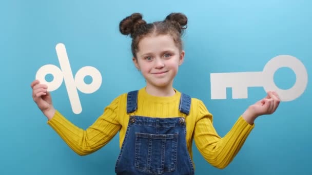 Happy Little Girl Holding White Percent Mark Paper Key Model — Stock Video