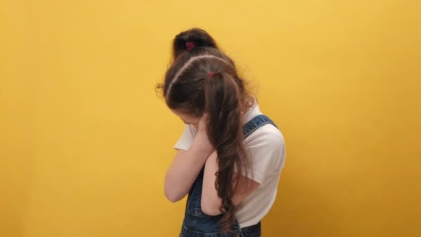 Portrait Frowning Little Girl Kid Touch Ear Closed Finger Hurt — Stock Video