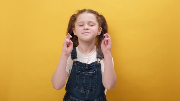 Портрет Маленькой Девочки Чувство Безнадежности Одиночество Нервный Срыв Теряет Становится — стоковое видео