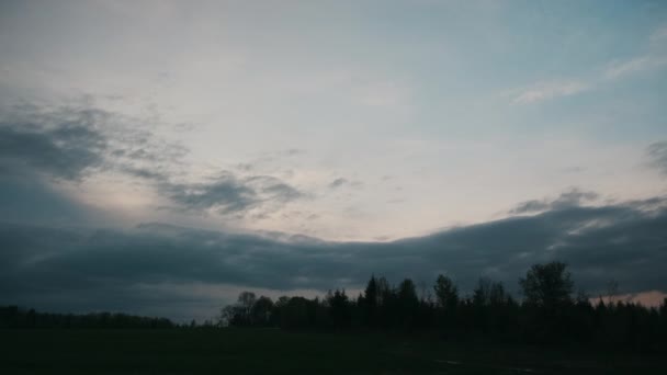 Красивая Волшебная Вдохновляющая Съемка Величественных Гор Странствий Покрытых Облаками Ранним — стоковое видео