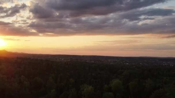 Horské Letní Lesní Krajina Vzdušný Let Během Epického Západu Slunce — Stock video