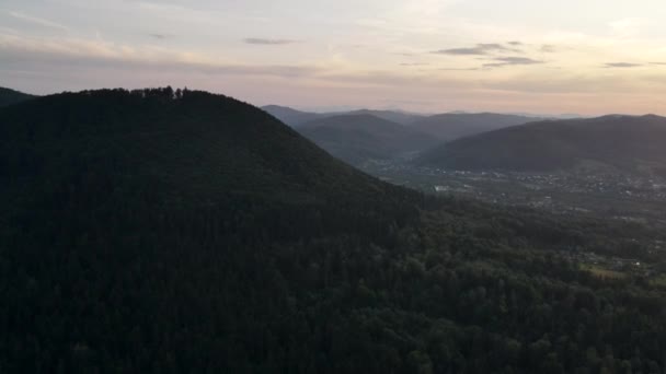 Luchtdrone Shot Van Avond Majestueuze Bergen Het Platteland Tijdens Zonsondergang — Stockvideo