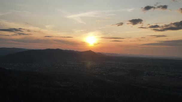 Vue Aérienne Drone Sur Magnifique Pic Montagnes Été Une Forêt — Video