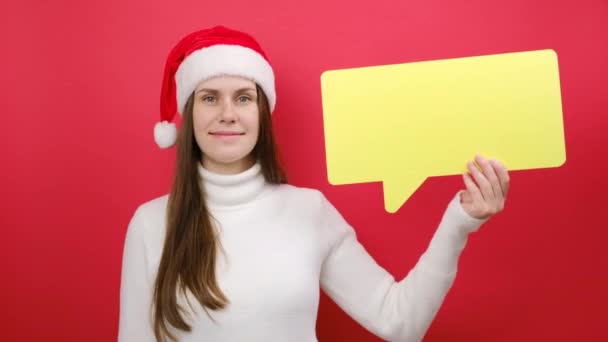 Feliz Joven Mujer Usar Suéter Blanco Sombrero Navidad Santa Celebración — Vídeo de stock
