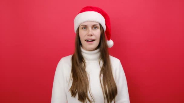 Joyeux Amusement Jeune Femme Joyeuse Portant Pull Blanc Chaleureux Chapeau — Video
