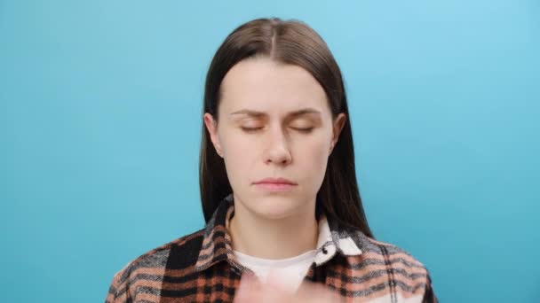 Zblízka Portrét Vyčerpané Unavené Mladé Bělošky Cítí Bolest Očích Přepracování — Stock video