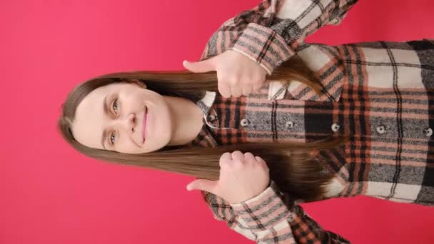 Vertical Shot Lovely Happy Young Woman Makes Gesture Raises Thumb — Stock Video