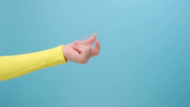 Großaufnahme Einer Frau Die Hand Anlegt Geld Macht Bezahlung Aufwandsentschädigung — Stockvideo