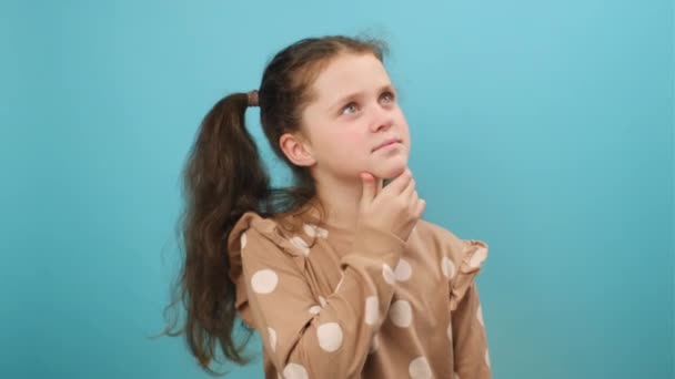 Portrait Inspired Cute Preteen Girl Kid Open Mouth Pointing Finger — Stock Video