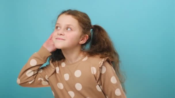 Portrait Excited Caucasian Preteen Girl Overhearing Tattles Listening Hand Ears — Stock Video