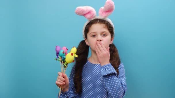 Портрет Милої Позитивної Дівчини Підлітка Великодні Канікули Вуха Кролика Дме — стокове відео