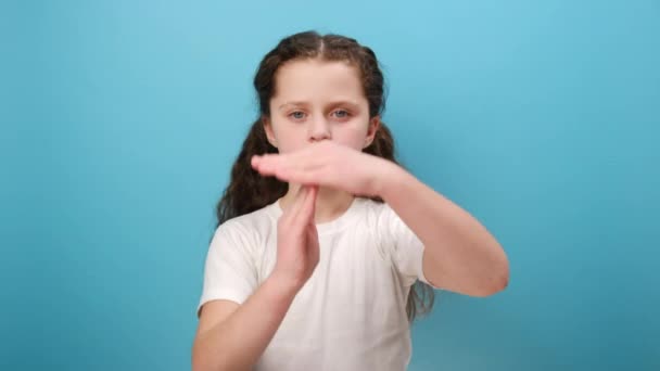 Porträtt Allvarliga Preteen Flicka Unge Visar Timeout Barn Ber Bryta — Stockvideo