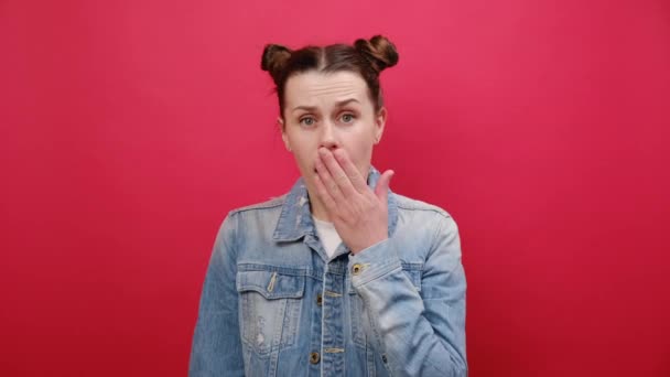 Portrait Scared Sad Shocked Young Caucasian Woman Wearing Blue Denim — Stock Video