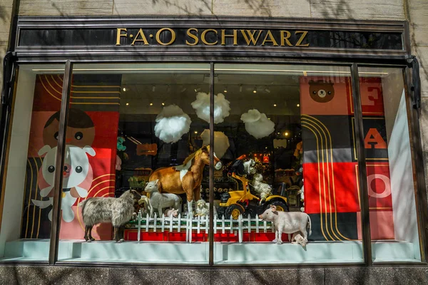 New York Maj 2022 Fao Schwarz Flaggskeppsbutik Rockefeller Plaza Midtown — Stockfoto
