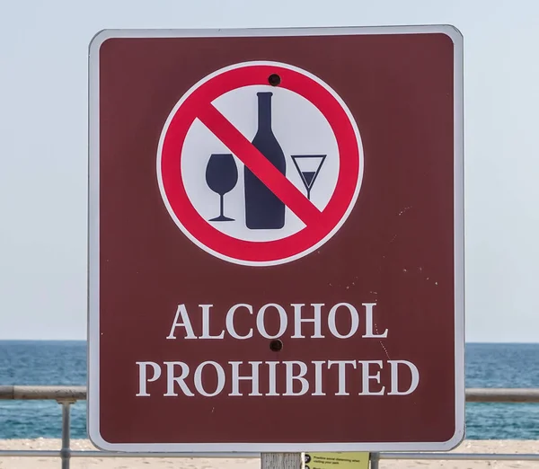 Alkoholförbjuden Skylt Vid Stranden — Stockfoto