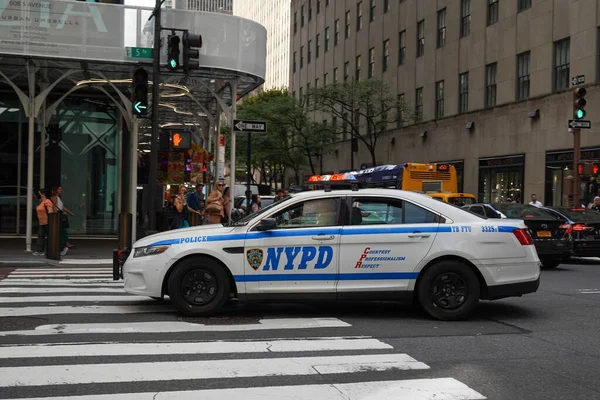 New York Wrzesień 2022 Nowojorski Samochód Zapewniający Ochronę Midtown Manhattan — Zdjęcie stockowe