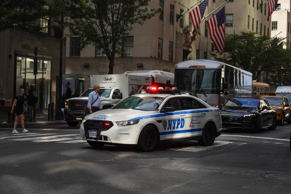 Нью Йорк Сентября 2022 Года Машина Полиции Нью Йорка Обеспечивает — стоковое фото