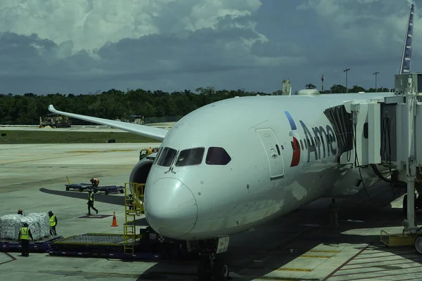 Cancun Mexico April 2022 American Airlines Vliegtuig Asfalt Cancun International — Stockfoto