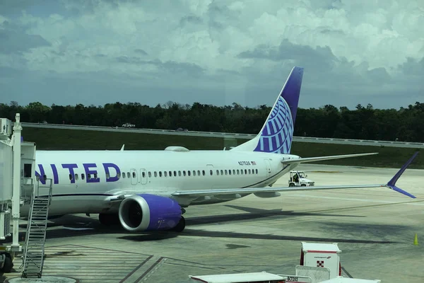 Cancun Mexico Kwiecień 2022 Samolot United Airlines Pasie Startowym Międzynarodowym — Zdjęcie stockowe