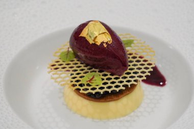 Gurme lokantasında güzel bir tatlı.