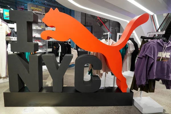 New York Listopadu 2022 Přihlaste Severoamerickém Vlajkovém Obchodě Puma Který — Stock fotografie