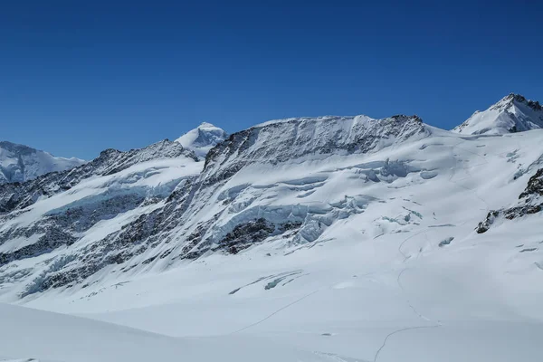 Talvi Sveitsin Alpeilla — kuvapankkivalokuva