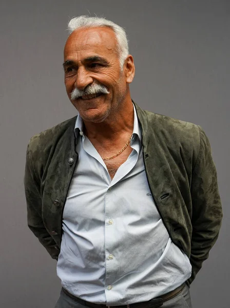 PARIS, FRANCE - 30 Mayıs 2022: Eski profesyonel tenis oyuncusu Mansour Bahrami 2022 'de Fransa' nın Paris kentinde Roland Garros 'ta düzenlenen tenis efsaneleri basın toplantısında