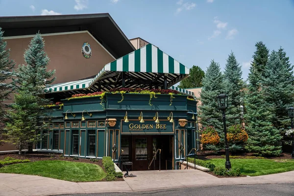 Colorado Springs Colorado 2021年8月11日 コロラド州コロラドスプリングスのブロードムーアホテルで有名なゴールデンビーパブ — ストック写真