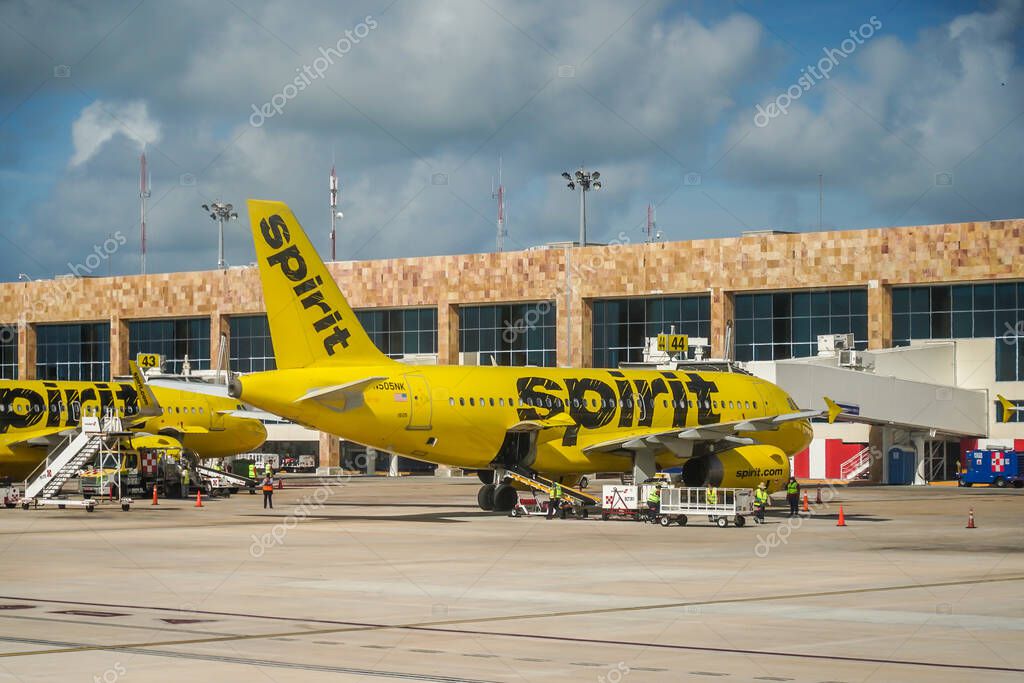 CANCUN, MÉXICO 18 de septiembre de 2021 Avión de Spirit Airlines en